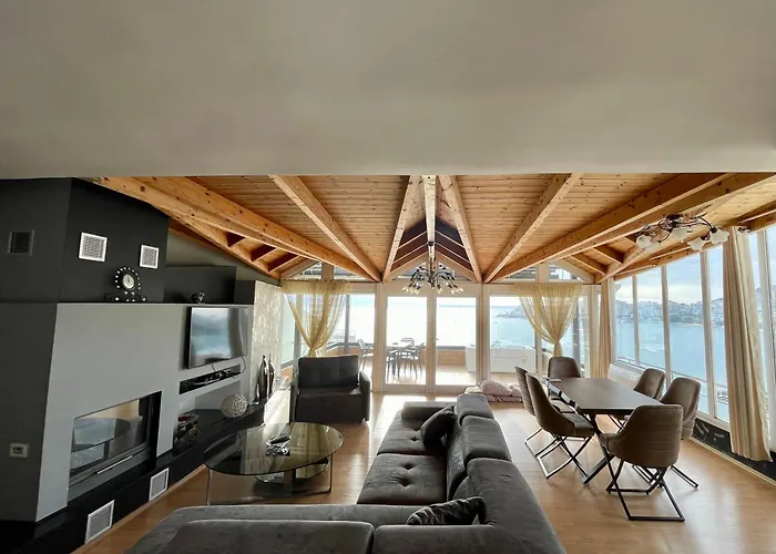 Seaview Golden Penthouse