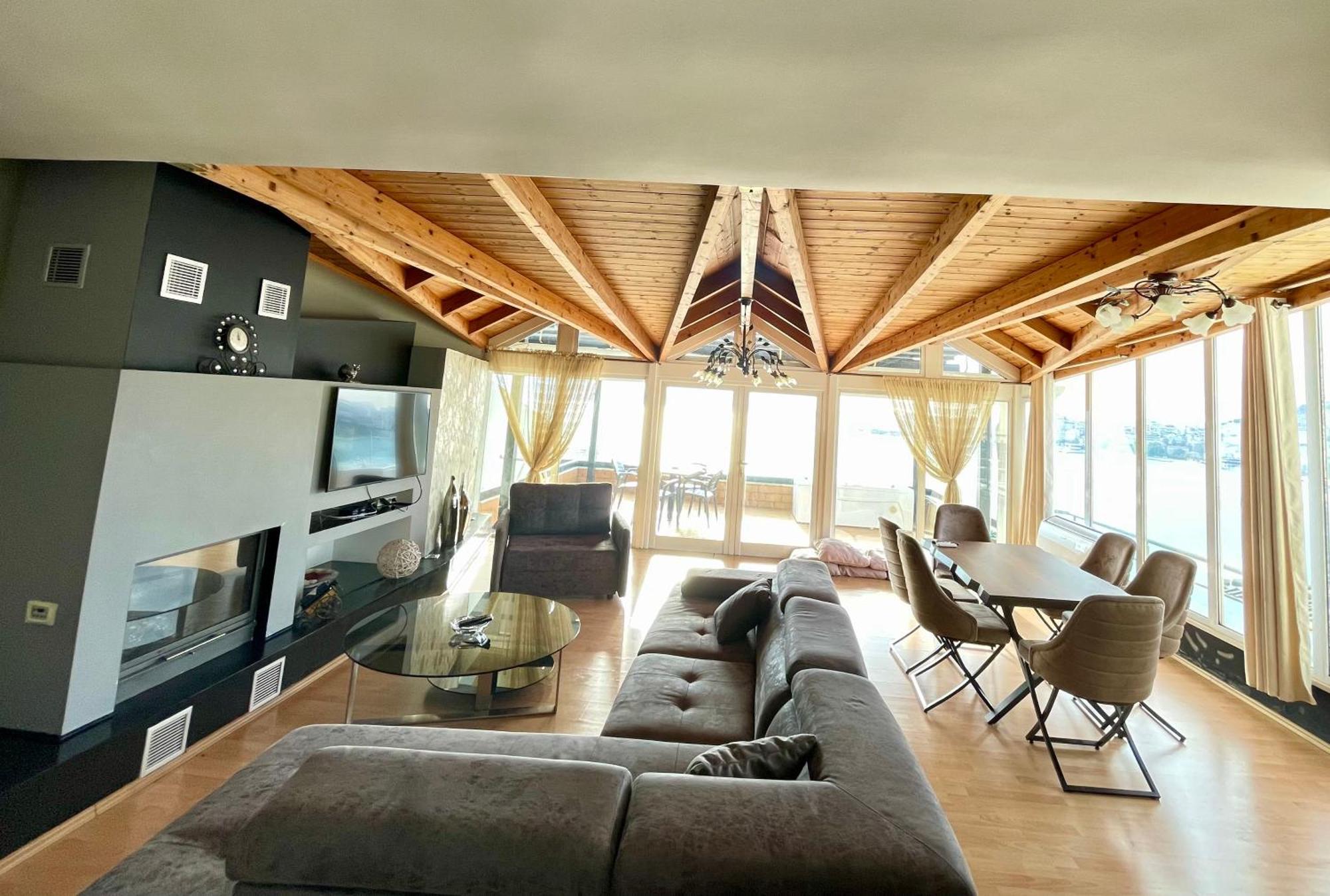 Seaview Golden Penthouse